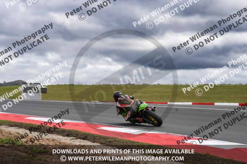 cadwell no limits trackday;cadwell park;cadwell park photographs;cadwell trackday photographs;enduro digital images;event digital images;eventdigitalimages;navarra;no limits trackdays;peter wileman photography;racing digital images;trackday digital images;trackday photos